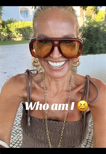 Minimalist for dinner in portugal 🇵🇹 Don’t recognize myself like this 😂😂😂 Should I put the jewels back on? #effortlessstyle #effortlesschic #vacationoutfits #casualstyle #minimalist