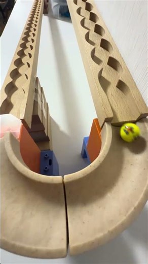 Marble runs have a wonderfully relaxing effect⭐The wooden slope is rolling③