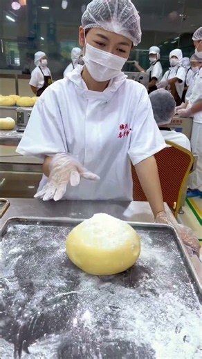 Workers discover a gem of a factory; working in the mooncake workshop is not stressful at all#India