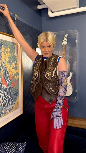 The Late Show on Instagram: "Nobody puts Robyn in a corner. #Colbert #Robyn #Music @robynkonichiwa"