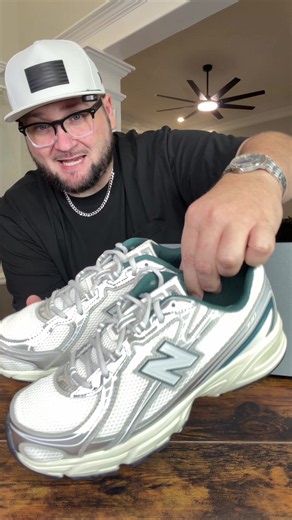 New Balance 740 men's sneakers – retro running style for everyday