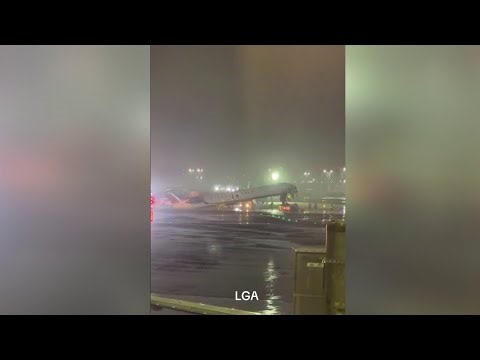 4 injured after Air Canada plane collides with vehicle at New York's LaGuardia Airport