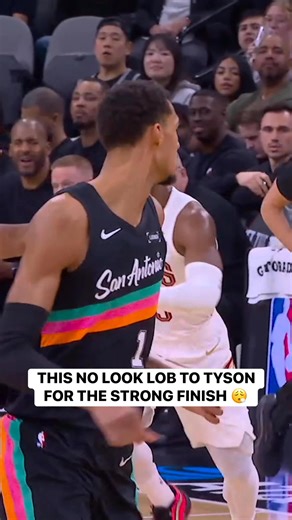 Mitchell tosses the SICK no look lob and finds Tyson for the alley oop slam! ☄️ CLE-SAS • NBC & Peacock Tap to Watch ➡️ https://www.nba.com/how-to-watch-game-redirect/0022500456?partnerRef=NBA&platform=Facebook&surface=Post | NBA