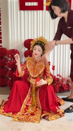 Chinese Traditional Bridal Look ❤️ Stunning Red Wedding Dress Transformation #wedding #shorts