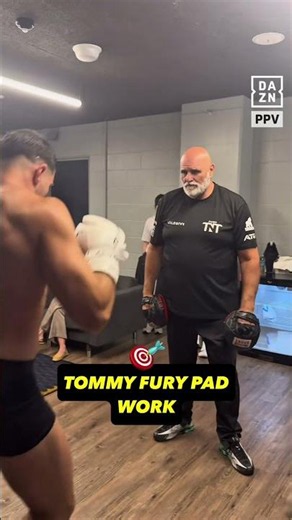 Tommy Fury getting some pad work done! ✅