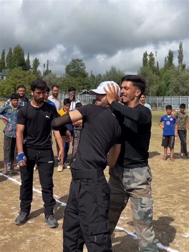 Understanding Extreme Flexibility in Contortionists