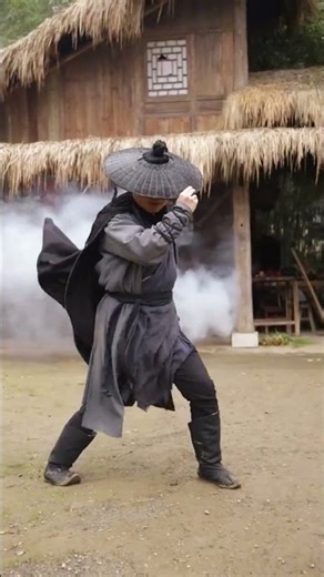 小伙变身大侠，居然这样拌野葱，就是最后吃饭有点~ #武侠 #美食趣胃计划