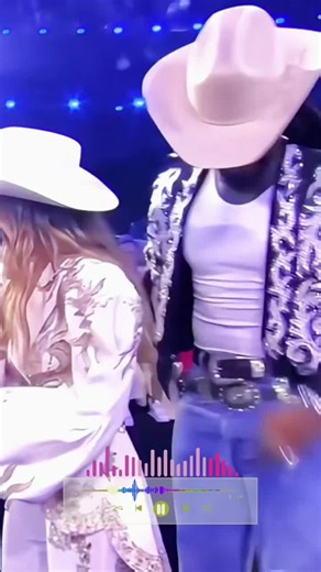 Lainey Wilson CMA Awards performance highlights
