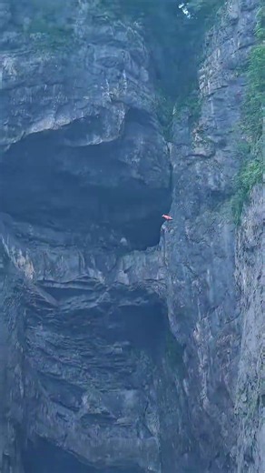 Fog everywhere around Zhang Shupeng's Wing Suit Flight #travel #highwing