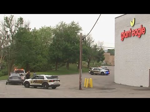 Man hit by tow truck after running in front of it behind Pittsburgh Giant Eagle, police say