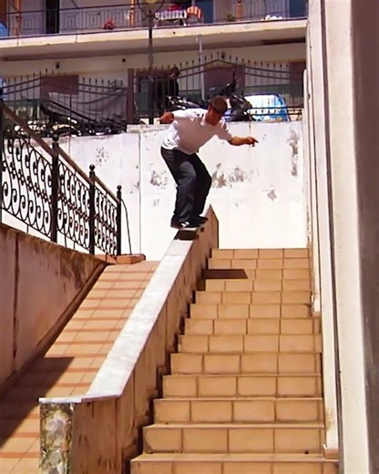 🇬🇷 The Stroller Athens bros got SMOKED in “RED LIGHT” 📡🎬 @elvisallarai