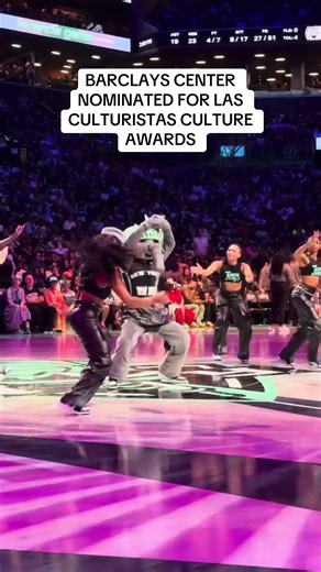 What's more iconic than ELLIE'S HOUSE?? 🤏🏠 #barclayscenter #lasculturistas #ellietheelephant