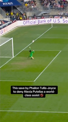 Tullis-Joyce was put to work early 🧤