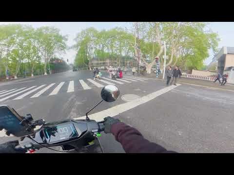Motorcycles collide at intersection in Jiangsu, China