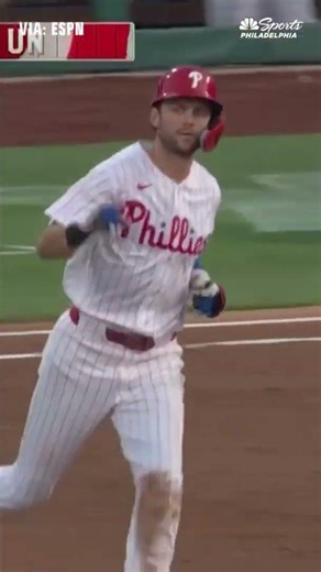 Trea Turner crushes a two-run home run to give the Phillies a four-run lead against the Dodgers