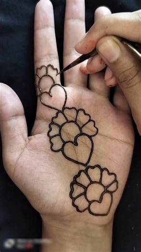 ✨ Simple Heart Mehendi Design ❤️ #arabicmehendi #mehndi #creativehenna #mehendidesign #henna #shorts