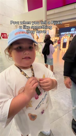 This was such a beautiful encounter. Big vinaka to this lovely lady and so awesome of Nia to respect the culture with her response ❤️🙏🏽 totoka noqu lewa