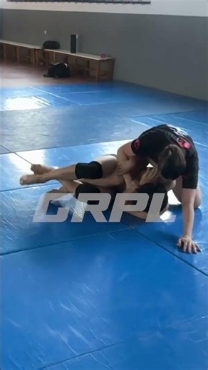 Brother vs Sister Arm Triangle Counter