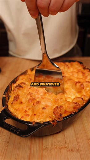 World’s Best Mac And Cheese Recipe This might be the easiest mac and cheese you’ll ever make. If you want the full recipe, it’s in my profile. Whether you have a smoker or just an oven, this recipe turns out unbelievably creamy every single time. Every bite is packed with layers of gooey melted cheese, a rich homemade cheese sauce, and a perfectly golden top that makes it impossible to stop at one serving. It’s the kind of mac and cheese people will beg you to bring to every barbecue, holiday, p