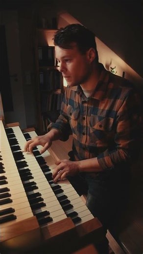 Organist: »Should we start the next church service like this?« – American Pie