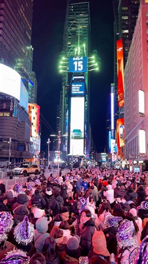 This Is the Times Square New Year’s Eve 6 PM Countdown Before the New Year’s Eve Ball Goes Up 🥳💞