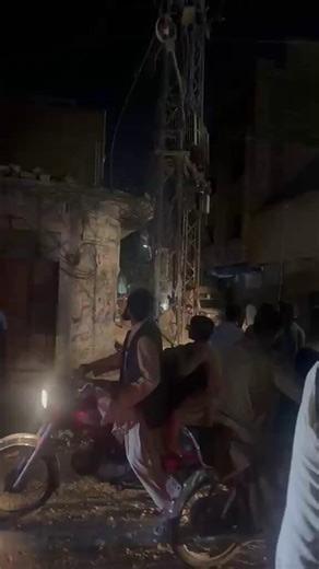 🚨 #BREAKING: Several rockets were reportedly fired from an unknown location toward Quetta, triggering explosions in parts of the city. Initial reports suggest 4–6 launches, causing limited damage on the ground. No casualties reported at this time.