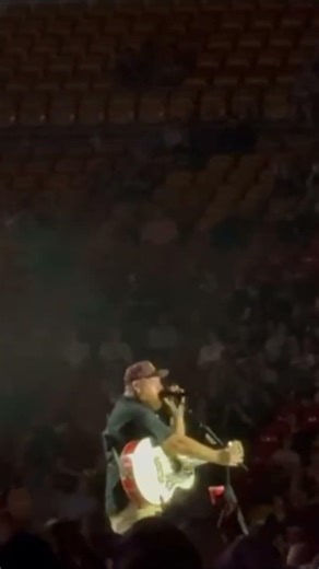 The moment Luke Combs connected with thousands at once 💛 #concertvibes #countrymusic #livemusic