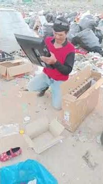 Found a SAMSUNG MONITOR in the Trash!