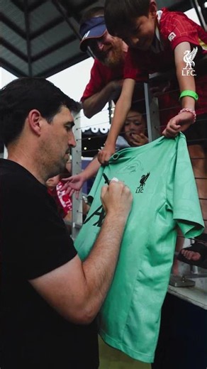 Andoni spends time with the fans🤩