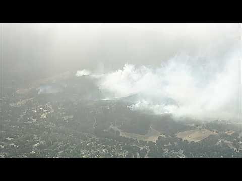 Santa Clarita brush fire quickly spreads to at least 230 acres, prompting evacuation orders