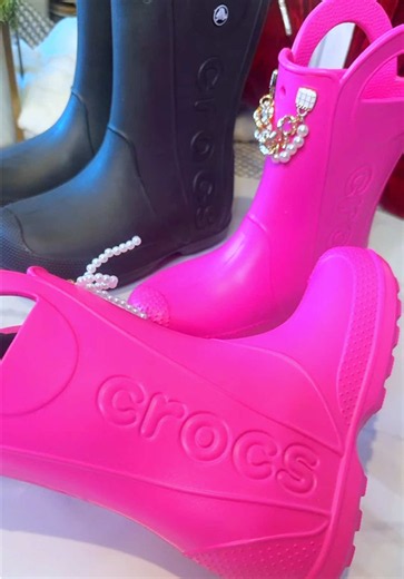 Crocs rain boots for wet fall days and everyday outfits ☔️🍂 #Crocs #CrocsRainBoots #RainBoots #WaterproofBoots #FallFootwear