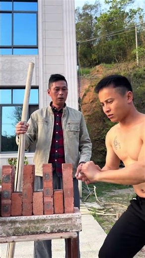 The master said: stretch arm, aim fist, strike directly. Inch punch short punch