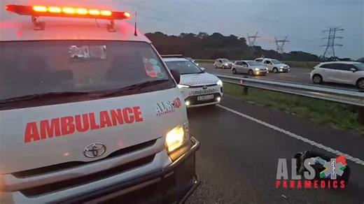 BREAKING NEWS: ALS paramedics are currently on the scene of a serious crash involving a truck and an SUV on the N2 Northbound just above the M7 off-ramp. The N2 Northbound is closed. One person has sustained serious injuries, one critical, and two others have moderate injuries. Emergency services remain on scene. Full story follows at https://t.co/bVKo19ZM6z 📷📹 ALS paramedics