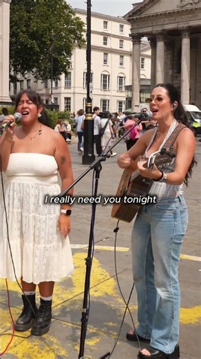 Total Eclipse Of The Heart live on the street… that voice 🔥