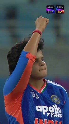 Shafali Verma sirf runs hi nahi banati, opposition ke wickets bhi chatkaati hai! 💙⚡