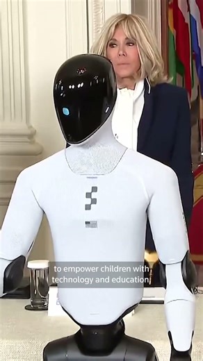 Robot joins Melania Trump at White House summit