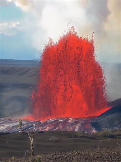 Kīlauea Lava Flow at Summit — Volcanic Eruption Oct 17, 2026