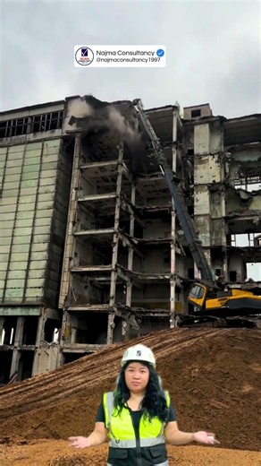 Demolition Like This… Safe or Accident Waiting to Happen? 💀🏚️⚠️