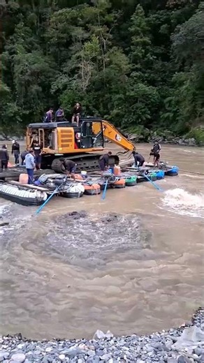 Heavy Equipment Transport Across a Fast-Flowing River Using a Pontoon Raft