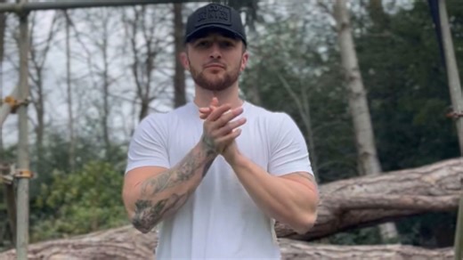 Man's calisthenics adventure hilariously backfires after upside-down oopsie