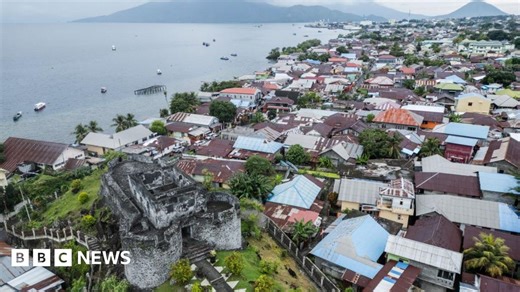 Indonesia earthquake: Tsunami warning following 7.4-magnitude quake