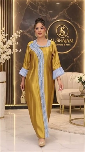 👗 Elegant Style: Metallic Gold Fashion Showcase