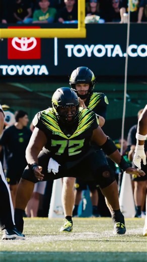 Oregon's Third-String QB Sparks a Late Comeback |Footage courtesy of UCLA Athletics (@uclaathletics)