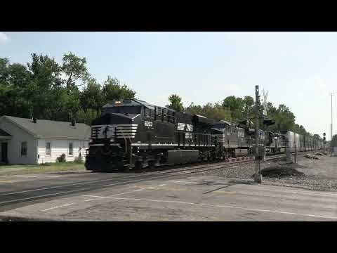 NORFOLK SOUTHERN GE ES44AC Northbound Intermodal Container Train