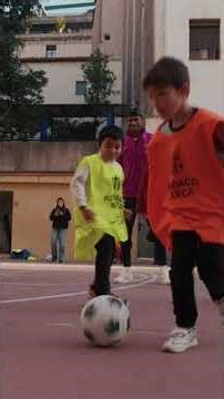 Marcus Rashford visited children from two Barça Foundation centers 🎄🫶 @nikefootball