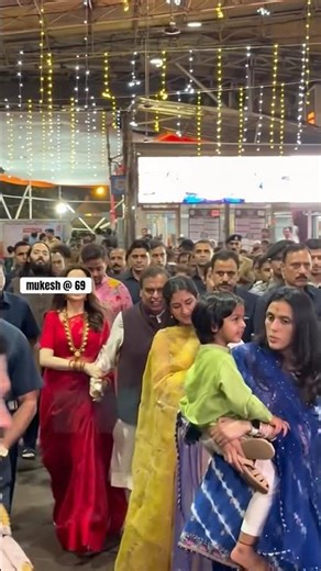 Mukesh Ambani Turns 69 🙏👑 | Family Seeks Blessings at Siddhivinayak Temple ✨