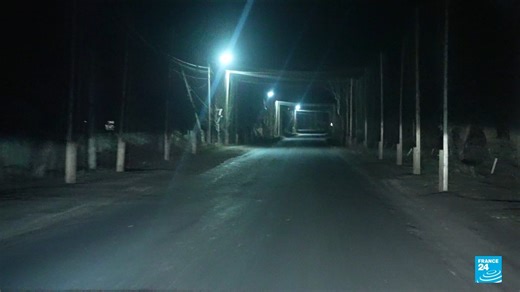 🇺🇦 Dans la nouvelle version du plan de paix de Washington, #Zelensky a proposé de retirer ses troupes du #Donbass pour une zone démilitarisée, à condition que la Russie fasse de même et qu'un référendum soit organisé en #Ukraine. Reportage de nos confrères de France 2⤵️ | FRANCE 24