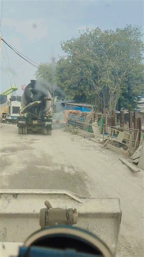 ​JCB aur Cement Mixer Truck ki khatarnak takkar aur bada blast!Heavy Machinery Blast Crash #shorts