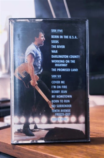 Bruce Springsteen & The E-Street Band – Live/1975-85 Lable: Columbia Format: Cassette Tape Released: 1986 Reciever: Sansui 9090 Cassette Deck- Pioneer CT-F1250 Lamp: IKEA FADO #vintageaudio #sansui #hifi #audiophile #stereo @BruceSpringsteenofficial @IKEA