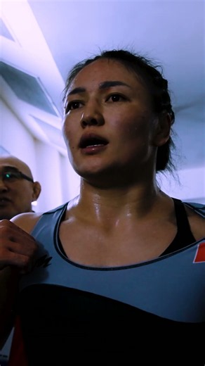 Zhumanazarova 🇰🇬 pins Blades 🇺🇸 in the worlds quarterfinals 🤯🚨